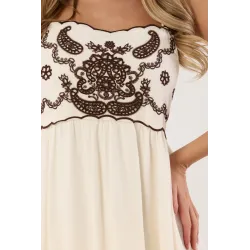 Sukienka midi w stylu boho z haftem etnicznym i frędzlami