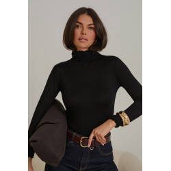 BLUZKA Z ELASTYCZNEJ DZIANINY Z FAKTUROWANYM GOLFEM