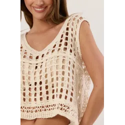Ażurowy crop top z cekinami i splotem szydełkowym