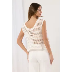 Ażurowy crop top z cekinami i splotem szydełkowym