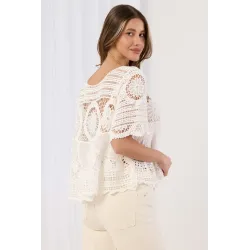 Bluzka boho z ażurowym haftem i sznurowanym wiązaniem przy dekolcie