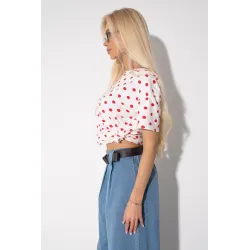 T-shirt w kontrastowe grochy