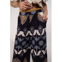 Komplet boho z bluzką z falbanami i spodniami w etniczny wzór