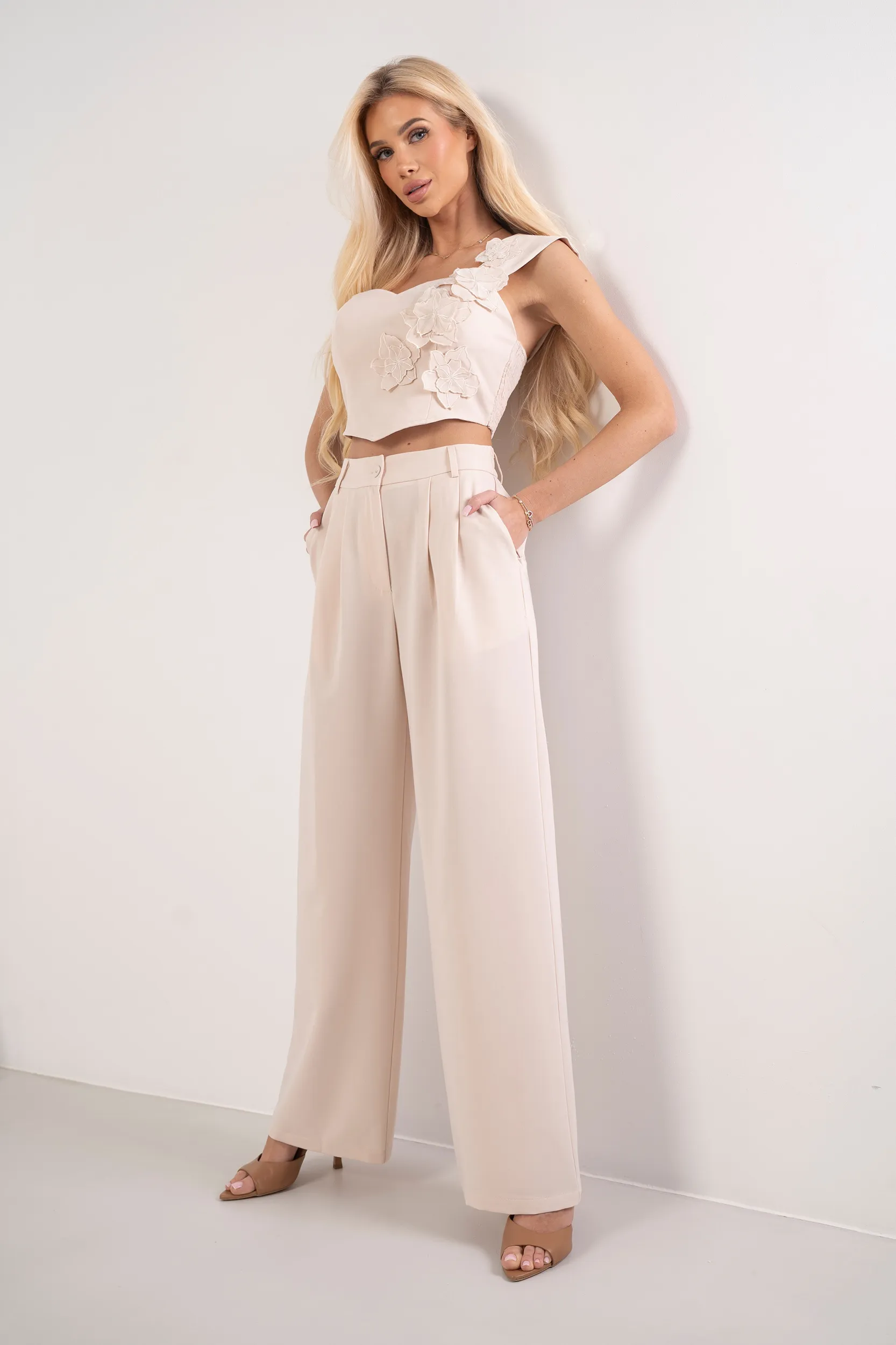 Komplet wizytowy z gorsetowym topem z kwiatami 3D i spodniami wide leg