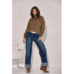 SWETER O WARKOCZOWYM SPLOCIE Z METALIZOWANĄ NICIĄ