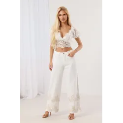 Koronkowy crop top z bufiastymi rękawami i wiązaniem na plecach