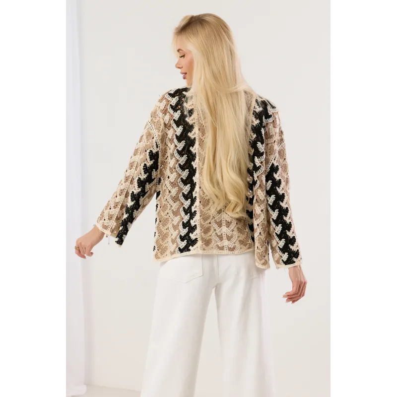 Ażurowy kardigan boho w geometryczne wzory