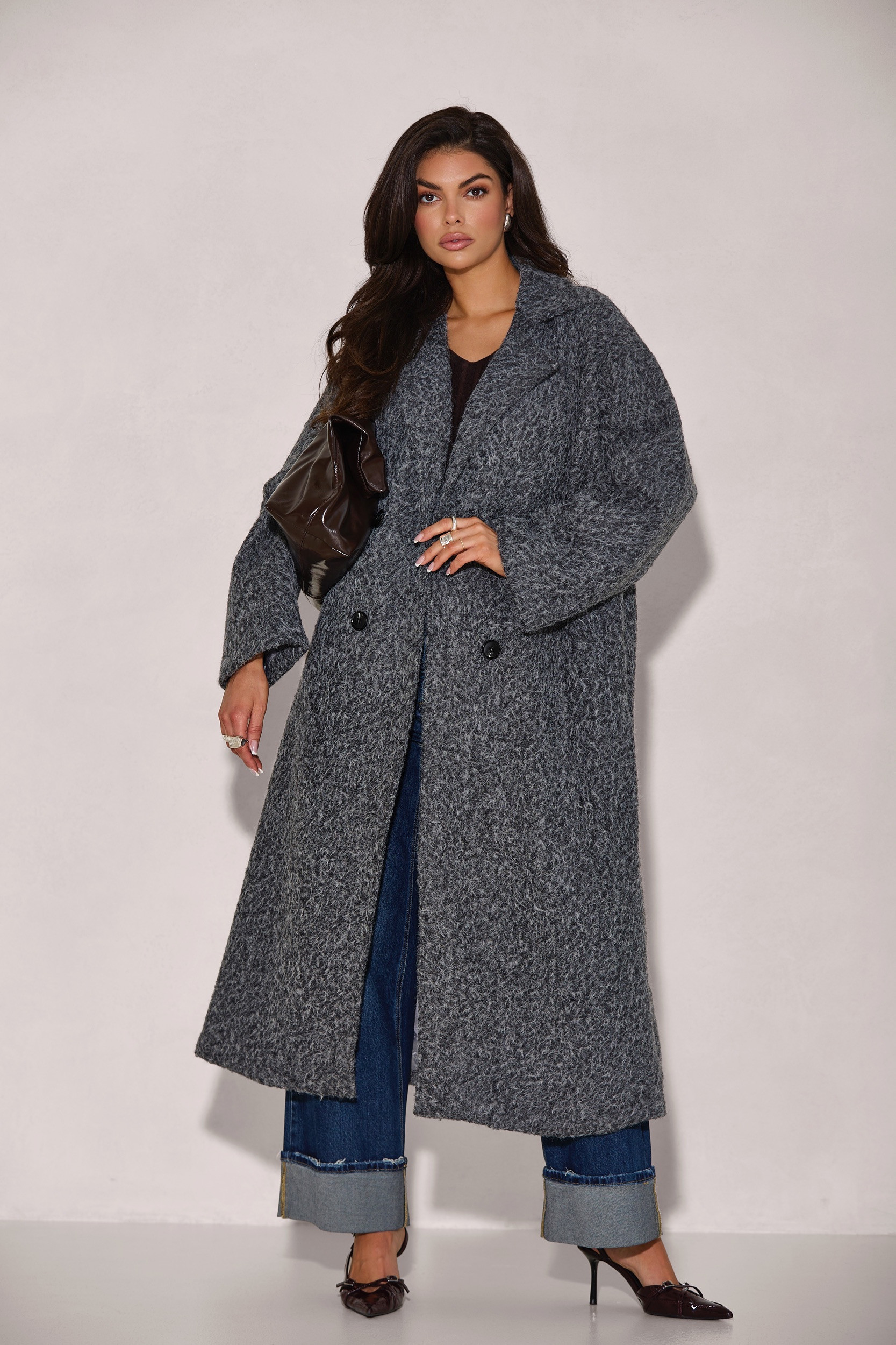 DŁUGI PŁASZCZ Z DWURZĘDOWYM ZAPIĘCIEM