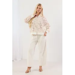 Koronkowa bluza w kropki zapinana na suwak