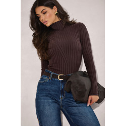 PRĄŻKOWANY GOLF O DOPASOWANYM KROJU