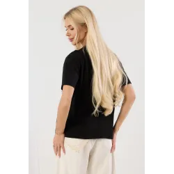 T-shirt z ozdobną koronkową aplikacją i haftem