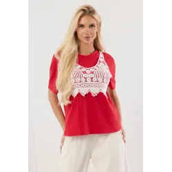 T-shirt z ozdobną koronkową aplikacją i haftem