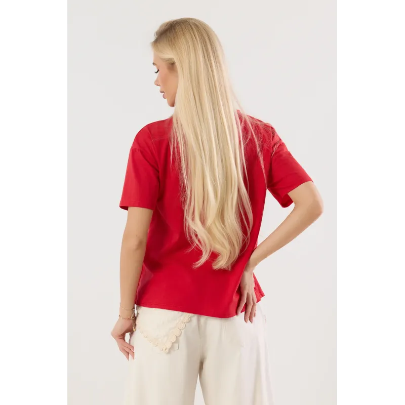 T-shirt z ozdobną koronkową aplikacją i haftem