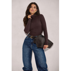 PRĄŻKOWANY GOLF O DOPASOWANYM KROJU