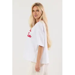 T-shirt z napisem i kontrastową lamówką