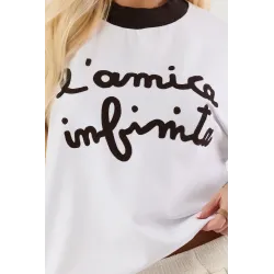 T-shirt z napisem i kontrastową lamówką