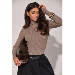 PRĄŻKOWANY GOLF O DOPASOWANYM KROJU