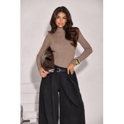 PRĄŻKOWANY GOLF O DOPASOWANYM KROJU