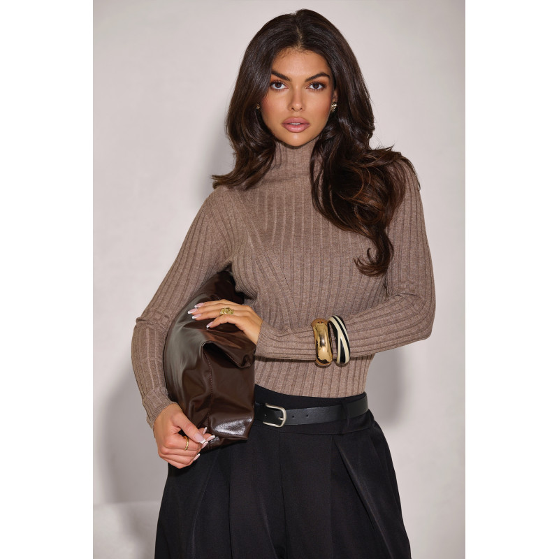 PRĄŻKOWANY GOLF O DOPASOWANYM KROJU