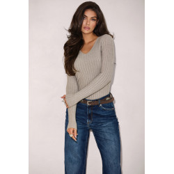 PRĄŻKOWANY SWETER Z DEKOTEM V