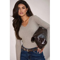 PRĄŻKOWANY SWETER Z DEKOTEM V