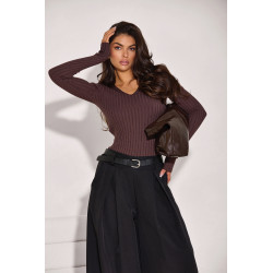 PRĄŻKOWANY SWETER Z DEKOTEM V