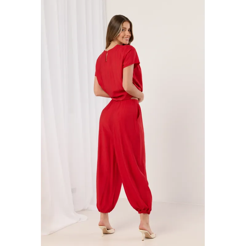 Komplet oversize z bluzką z naszyjnikiem i spodniami jogger