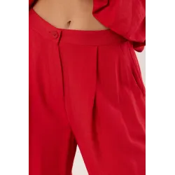 Komplet oversize z bluzką z naszyjnikiem i spodniami jogger
