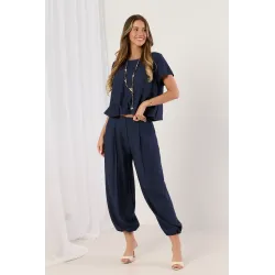 Komplet oversize z bluzką z naszyjnikiem i spodniami jogger