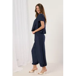 Komplet oversize z bluzką z naszyjnikiem i spodniami jogger