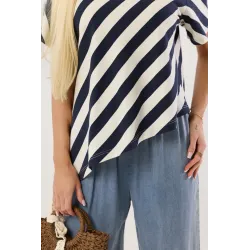 Asymetryczna bluzka oversize w paski
