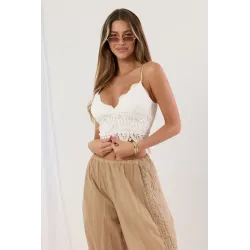 Koronkowy crop top na ramiączkach z wiązaniem z tyłu