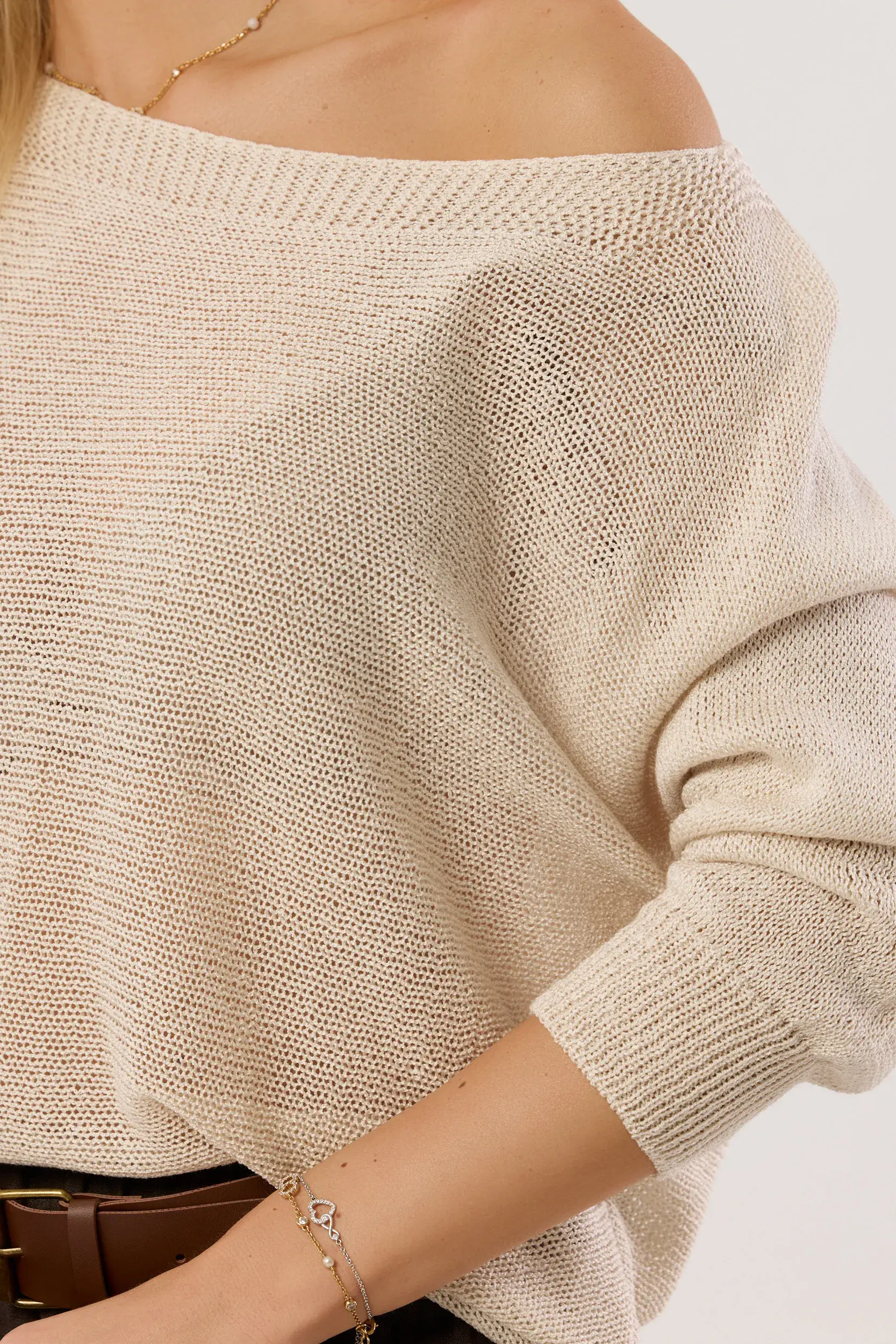 Dzianinowy sweter oversize z dekoltem w łódkę