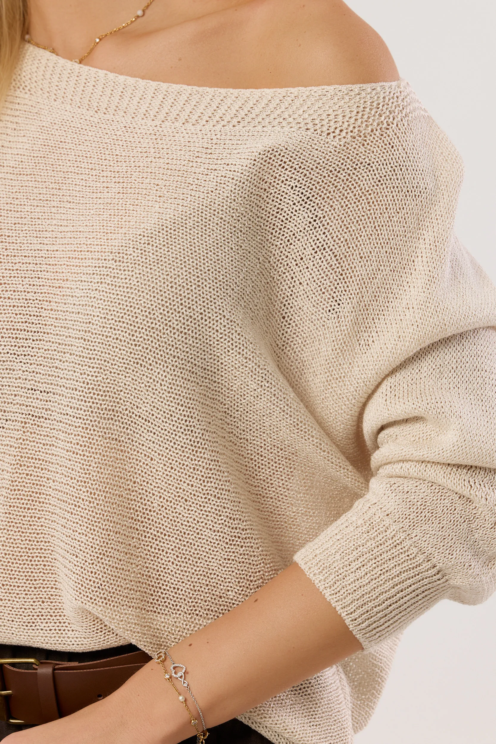 Dzianinowy sweter oversize z dekoltem w łódkę