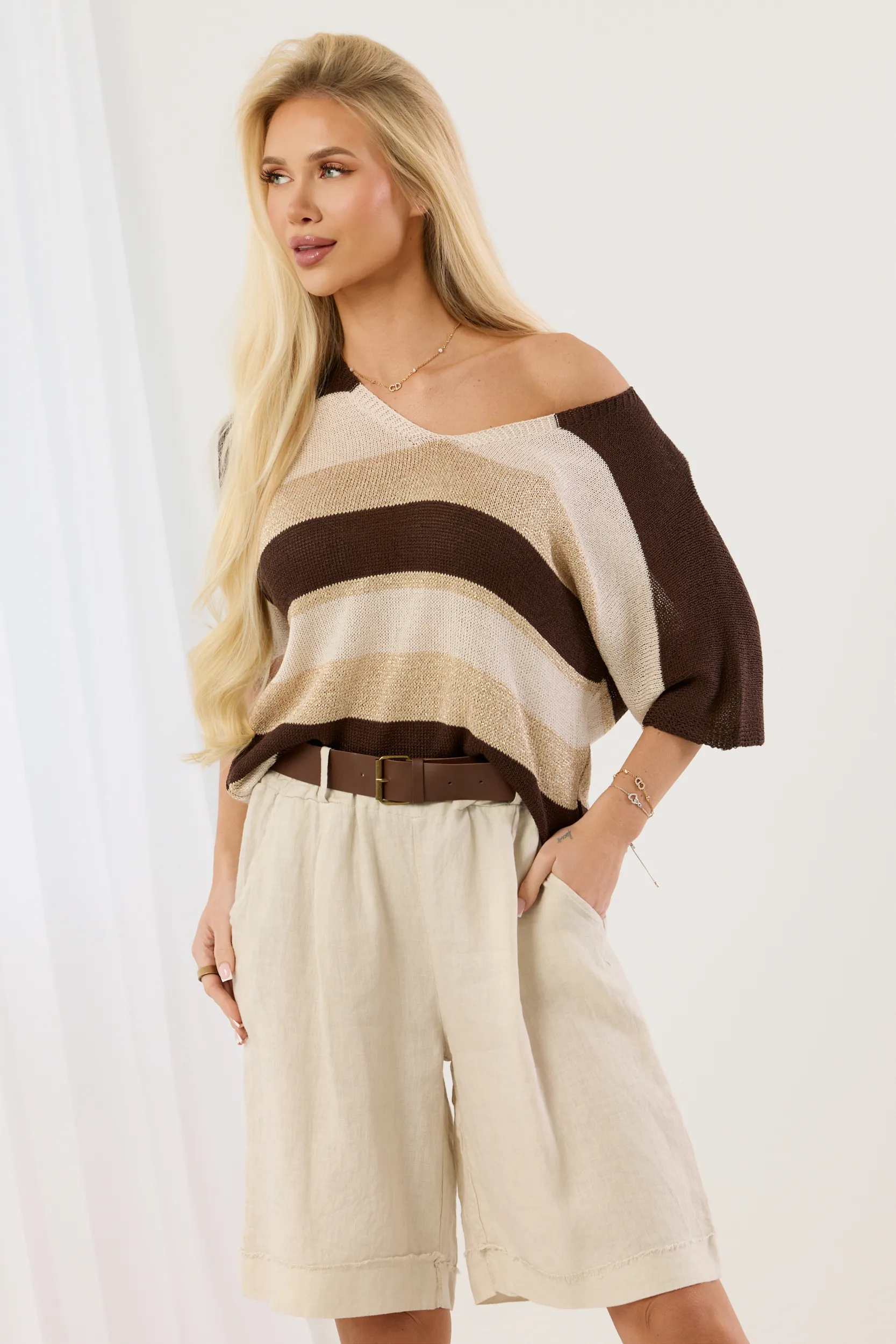 Dzianinowy sweter w poziome pasy z krótkim rękawem