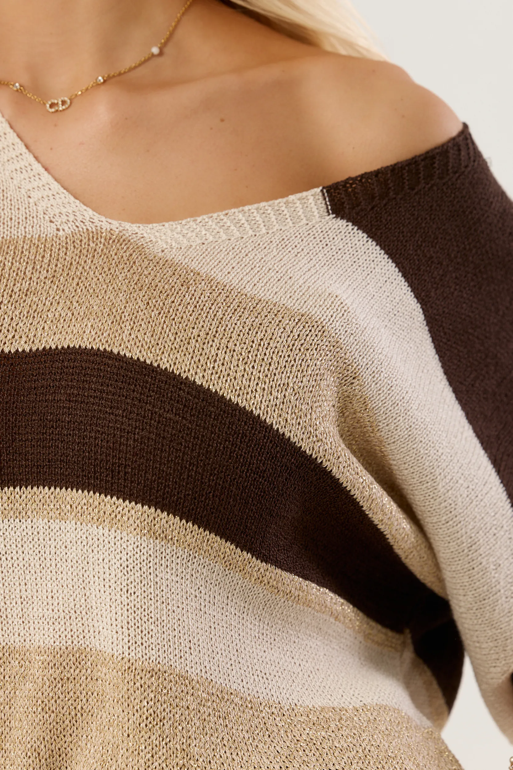 Dzianinowy sweter w poziome pasy z krótkim rękawem