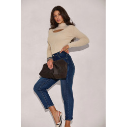 PRĄŻKOWANY GOLF Z WYCIĘCIEM PRZY DEKOLCIE