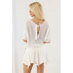 Sweter oversize z wycięciem i satynową kokardą na plecach