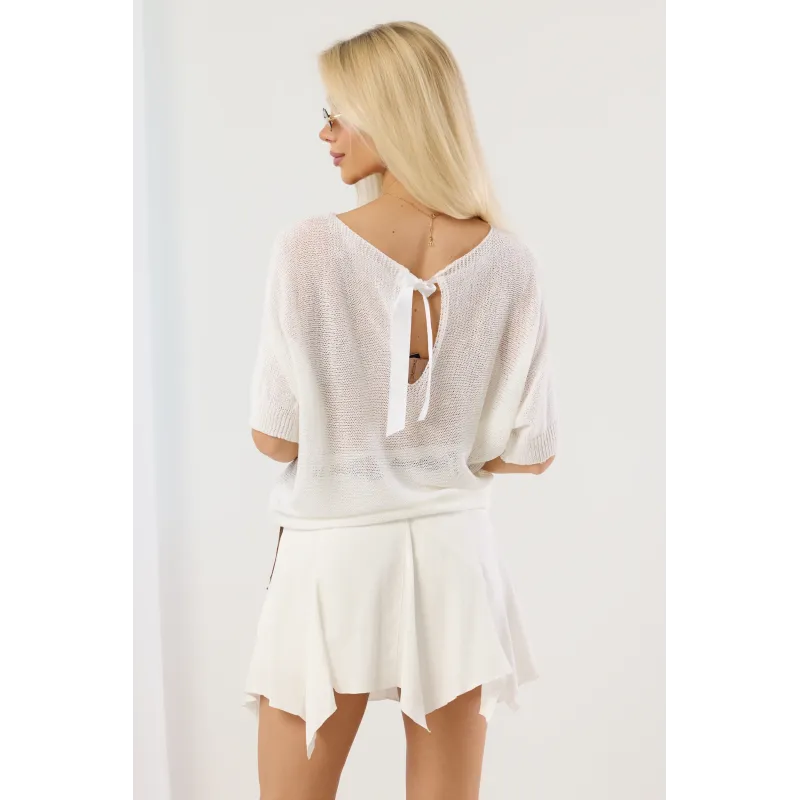 Sweter oversize z wycięciem i satynową kokardą na plecach