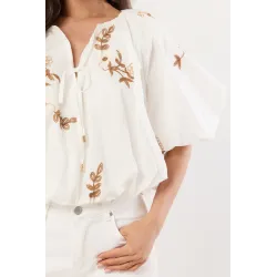 Bluzka boho z haftem i bufiastymi rękawami