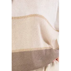 Sweter z metaliczną nitką i krótkim rękawem
