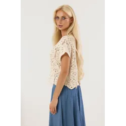 Ażurowa bluzka crop top w stylu boho
