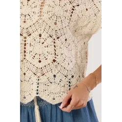 Ażurowa bluzka crop top w stylu boho