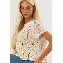 Ażurowa bluzka crop top w stylu boho