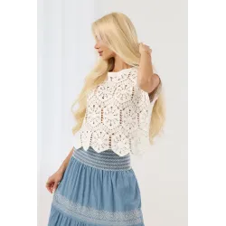Ażurowa bluzka crop top w stylu boho