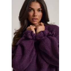 SWETER O LUŹNYM KROJU Z WIĄZANIAMI NA RĘKAWACH