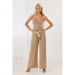 Spodnie wide leg z gniecionego materiału z paskiem w grochy