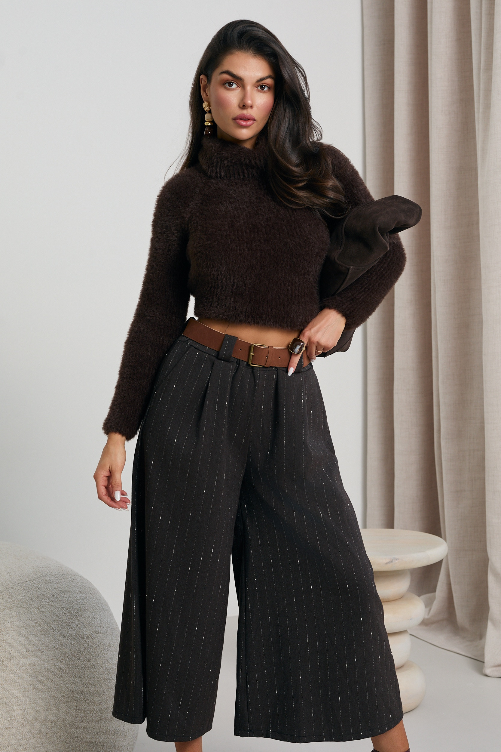 SWETER Z GOLFEM O FUTERKOWEJ FAKTURZE