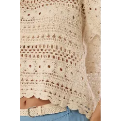 Ażurowa bluzka boho ze wzorem szydełkowym