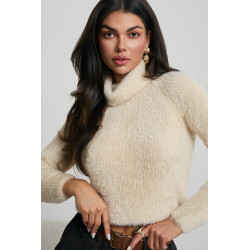 SWETER Z GOLFEM O FUTERKOWEJ FAKTURZE